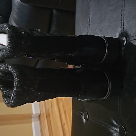 Size 7.5 BareTraps boots, weatherproof, flexible soles and soft linings - Picture 2 of 5